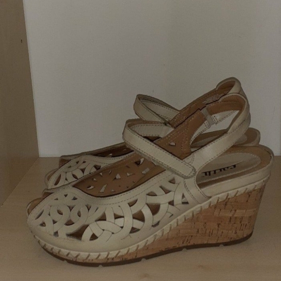 Earth Aquarius Off White Leather Cork Wedge Peep Toe Slingbacks 7.5B - Picture 2 of 6
